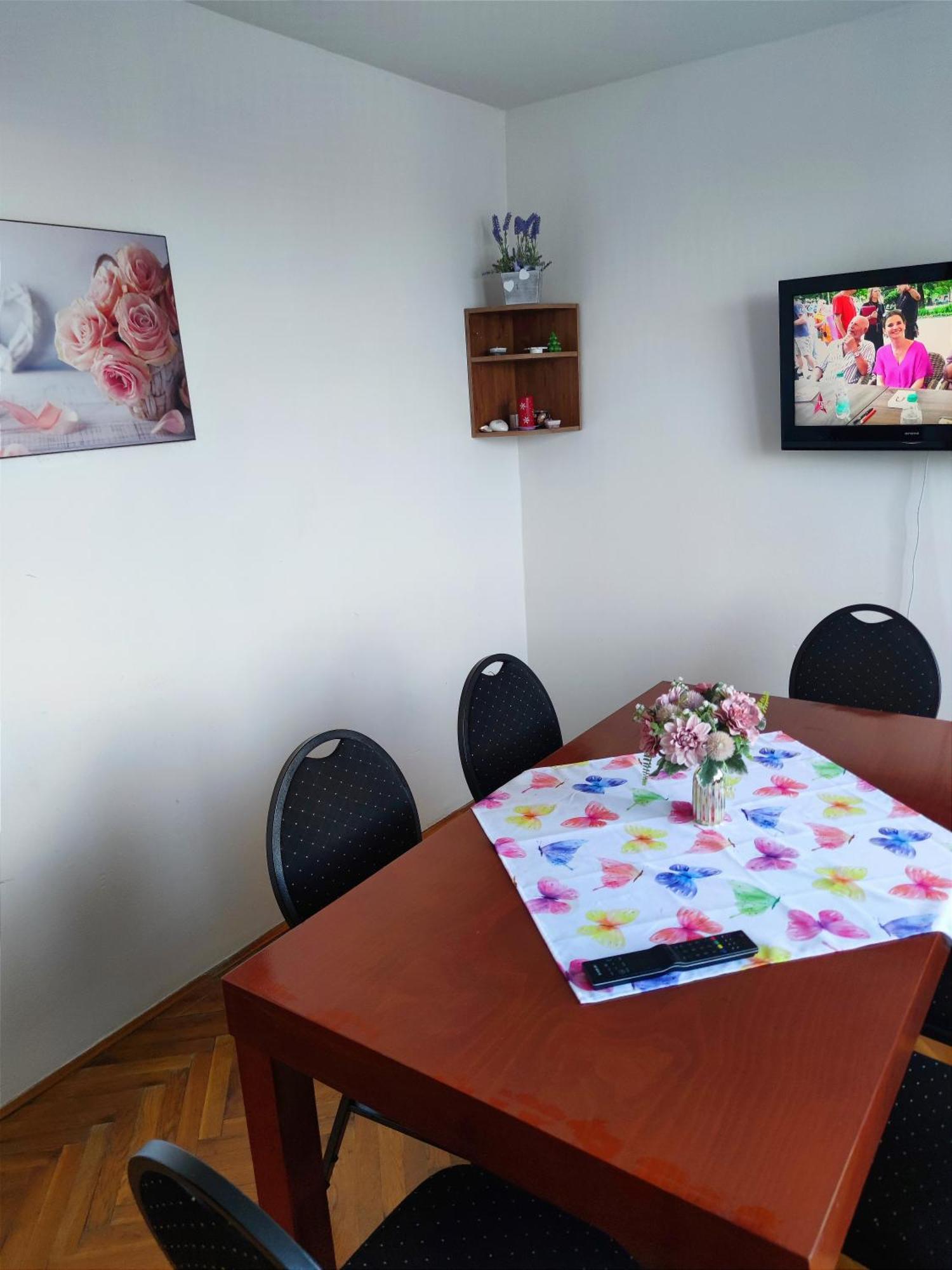 Fast Apartment In The Centrum Levice Bagian luar foto